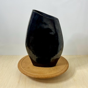 Vintage Doña Rosa Barro Negro Vase – 12&quot; Mexican Black Clay Pottery – Signed Modernist Oaxacan Art Deco Ceramic