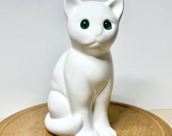 Vintage ELPA Alcobaça White Ceramic Cat Figurine, Green Glass Eyes, Mid-Century Minimalist Decor