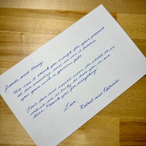 Tarjetas manuscritas para cualquier ocasión: bodas, cumpleaños, festividades y más. Se pueden escribir en cursiva o en letra de imprenta.
