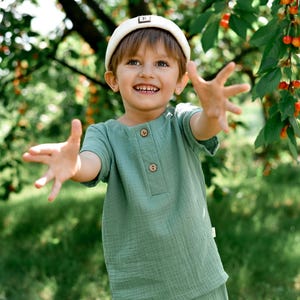 Ensemble d'été léger en mousseline pour bébé avec t-shirt et short, Vêtements pour tout-petits en coton biologique, Ensemble d'été doux pour bébé garçon, Ensemble respirant pour enfants