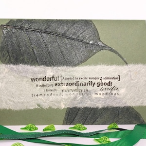 Hoja con tarjeta de felicitación con detalle de escritura / tarjeta hecha a mano / arte de la naturaleza / tarjeta de celebración / tarjeta de aniversario / tarjeta de cumpleaños / ocasión especial