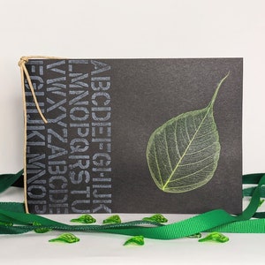 Tarjeta de felicitación con sello de hoja y alfabeto / tarjeta hecha a mano / tarjeta negra / arte de hoja / tarjeta de celebración / tarjeta de cumpleaños / tarjeta de aniversario