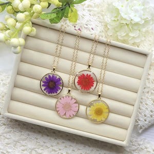 Pressed Flower Necklace | Real Flower Resin Pendant | Botanical Jewelry | Dainty Floral Necklace | Nature Lover Gift | Dried Flower Art