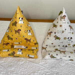 Accesorio para dispositivos electrónicos: Almohada manos libres para Kindle, teléfono y tableta, con estampado de perros.