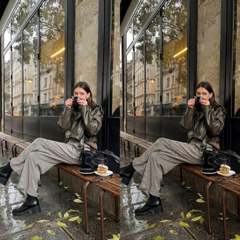 Puede incluir: Una chaqueta de cuero verde oliva sobre un su&eacute;ter con estampado beige y negro, combinada con pantalones anchos de pata de gallo y botines de cuero negro. Un bolso negro est&aacute; cerca y una taza de cer&aacute;mica negra se sostiene con ambas manos.