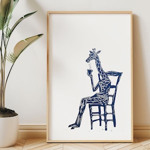 Stampa murale retrò con giraffa e caffè, stampa originale con giraffa in tazza da tè, poster vintage in linoleum, decorazione da pranzo boho, illustrazione di giraffa disegnata a mano