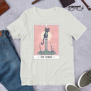 Camiseta con carta del tarot de gato, camiseta con la torre del tarot, linda camiseta con estampado de meme de calaveras y huesos de gato, camiseta de gato de anime, regalo para mamá de gato blanco y negro, unisex de bruja kawaii