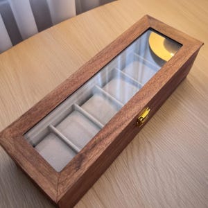 Elegante horlogevitrine met 6 sleuven, zwarte walnoot, luxe houten opberger met glazen deksel, met fluweel beklede horlogedoos met 6 sleuven, perfect cadeau voor mannen