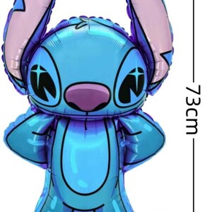 Puede incluir: Un globo de aluminio azul y morado con forma de Stitch de la pel&iacute;cula de Disney Lilo & Stitch. El globo mide 73 cm de alto.