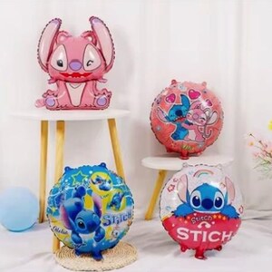 Puede incluir: Cuatro globos de aluminio con tem&aacute;tica de Stitch. Un globo es rosa y presenta a Stitch con orejas grandes. Otro globo es rojo con Stitch y Angel sosteniendo corazones. Los otros dos globos son azules y presentan a Stitch con estrellas e arco&iacute;ris. Todos los globos est&aacute;n inflados y listos para usarse en una fiesta o celebraci&oacute;n.