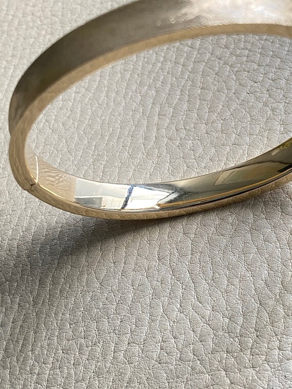 A beauty! 14k gold textured hinged bangle bracelet - image 10