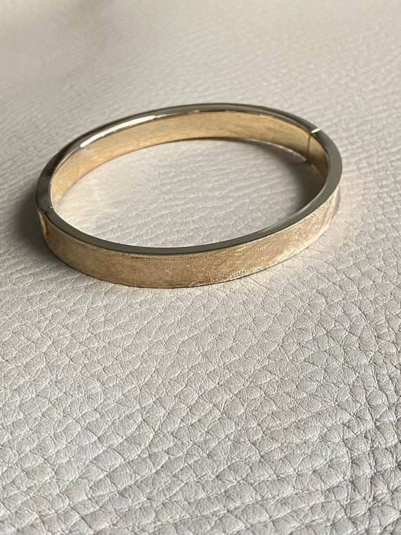 A beauty! 14k gold textured hinged bangle bracelet - image 8