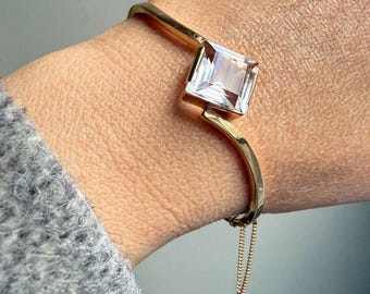 The 1944 Modernist Rock Crystal And 18K Gold Hinged Bangle By Stigbert - 7.1 Inch Interior Circumference