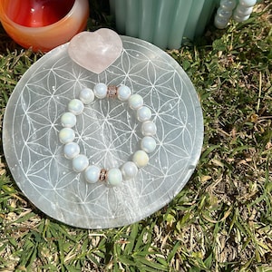 Creamy white glass bead stretch bracelet