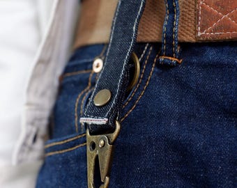 Schlüsselanhänger aus recyceltem Denim – Schlüsselhalter aus Webkante – Nachhaltiges Accessoire – Taschenanhänger – Schlüsselhalter für Gürtelschlaufe
