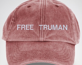 Gorra Truman gratis / Gorra con cita bordada de la película / Regalo inspirado en The Truman Show / Gorra con mensaje de cultura pop / Regalo divertido para amantes del cine