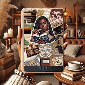 Peut inclure: Une liseuse Kindle avec une couverture marron et plusieurs autocollants. Les autocollants représentent une femme portant des lunettes et lisant un livre, une machine à écrire, une tasse de café et du texte qui dit "Open a New Chapter", "Lost in the Pages", "Dark Academia Aesthetic", et "Books, Coffee, Repeat".