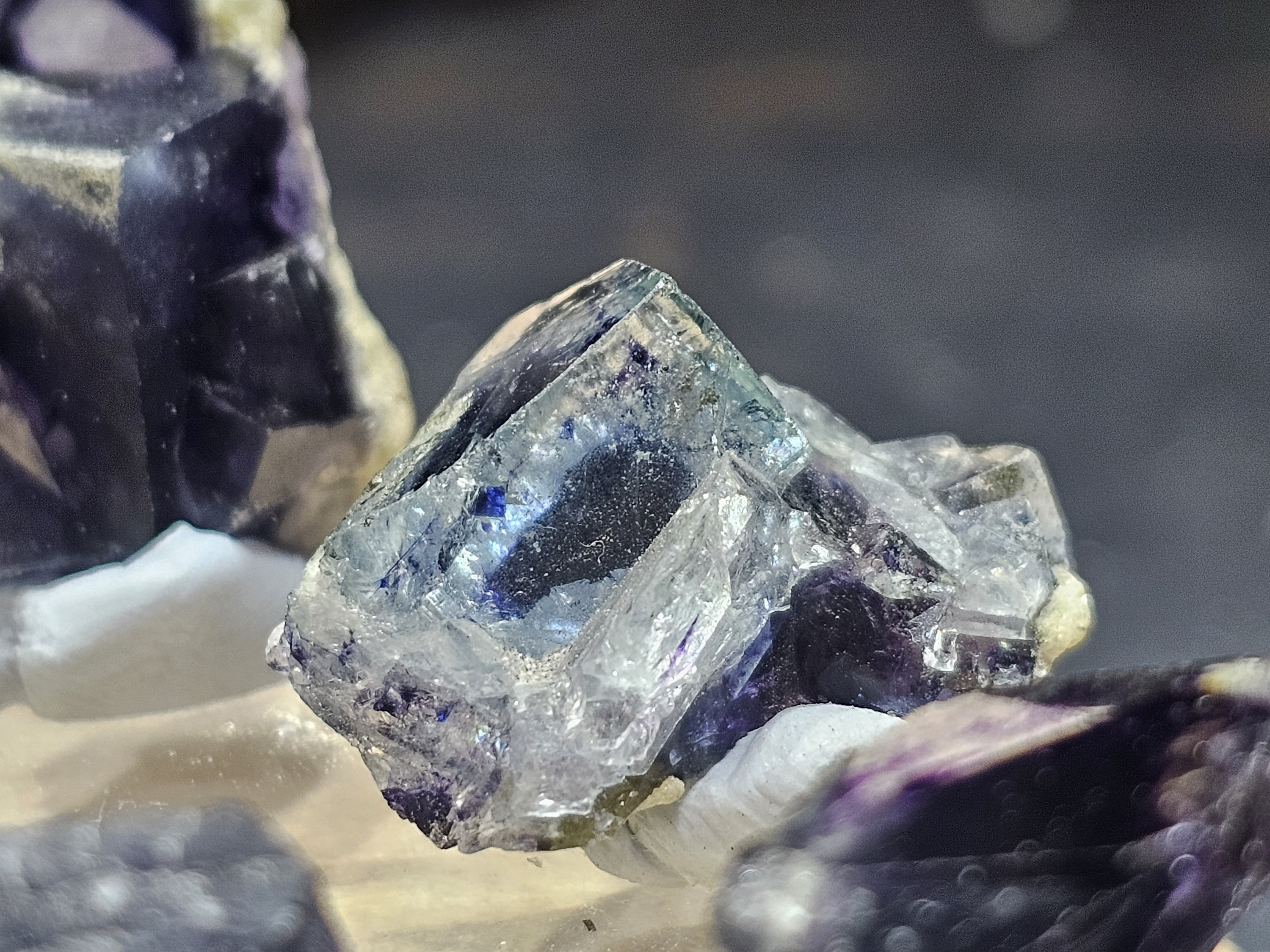 FLUORITE et QUARTZ - Huanggang mine, Chifeng, Mongolie Intérieure, Chine