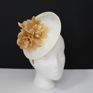 Ivory Kentucky Derby Fascinator Cream Flowers Hatinator Wedding Guest Hat Beige Flowers Hat Small Ivory Fascinator Sand Flowers Cream Hat