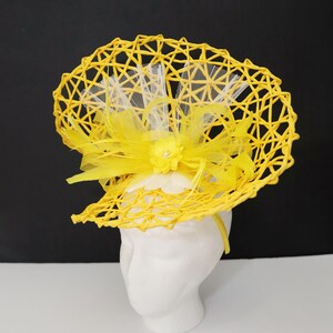 Yellow Kentucky Derby Fascinator Yellow Feathers Hat Wedding Guest Party Hat Garden Party White  Feathers Yellow Fascinator Church Hat