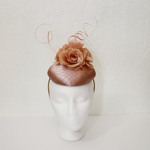 Blush Kentucky Derby Fascinator Pale Pink Flowers Hatinator Wedding Guest Hat Peach Hat Beige Fascinator Pale Pink Feathers Quills Hat