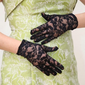 Black Wrist Length Short Lace Gloves Opera Sheer Gloves Black Party Mesh Lace Short Gloves Evening Dress Wedding Formal Ball Gloves Prom