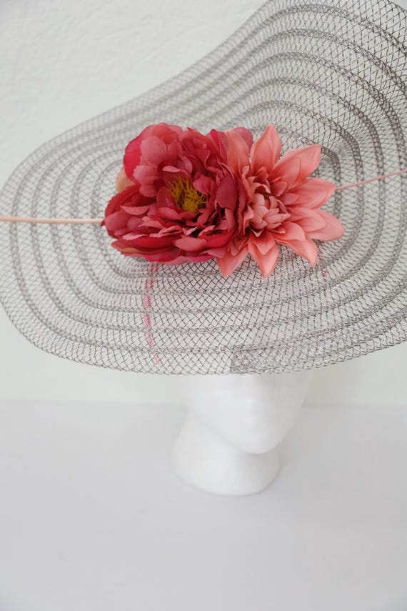 シルバーケンタッキーダービーハット、ピンククイルウェディングファシ