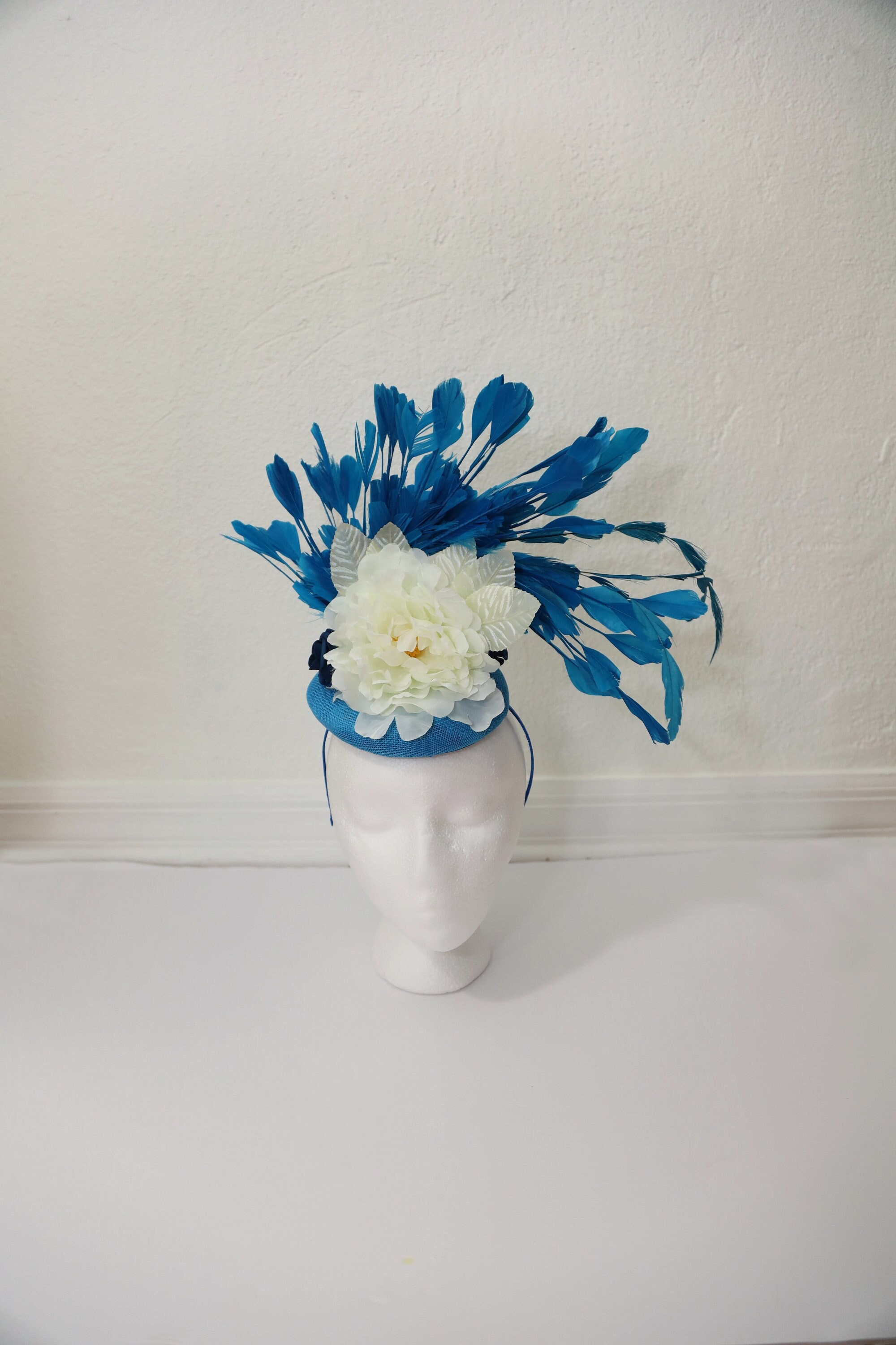 Kentucky Derby Flowerers Feathers Fascinator Blue White Hat  display picture 2