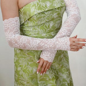 White Long Fingerless Bridesmaid Gloves Lace Arm Sleeve White Floral Arm Warmers Long Mittens Stretch Gothic Victorian Opera Wedding Gloves