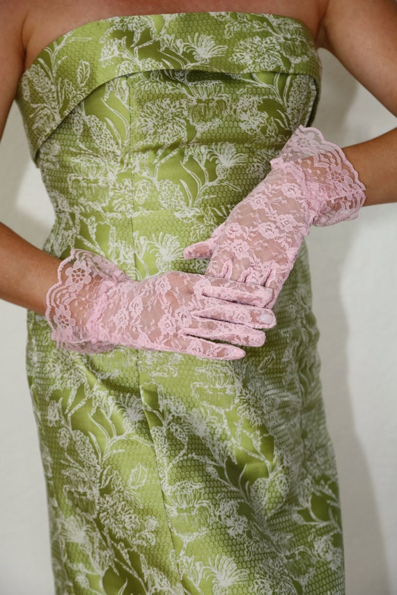 Pink Wrist Length 9.5" Lace Gloves Opera Sheer Gloves With Ruffle Pink Party Mesh Lace Short Gloves Evening Dress Wedding Formal Ball Prom