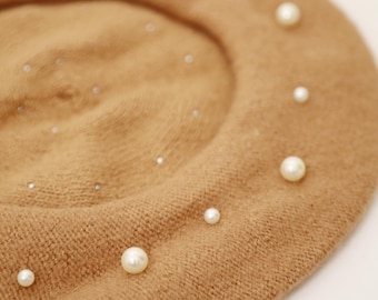 Stylish pearl-embellished camel color pearl and studded wool French beret Camel Beret With Pearls White Pearls Beret Perl Embellished  main image 3