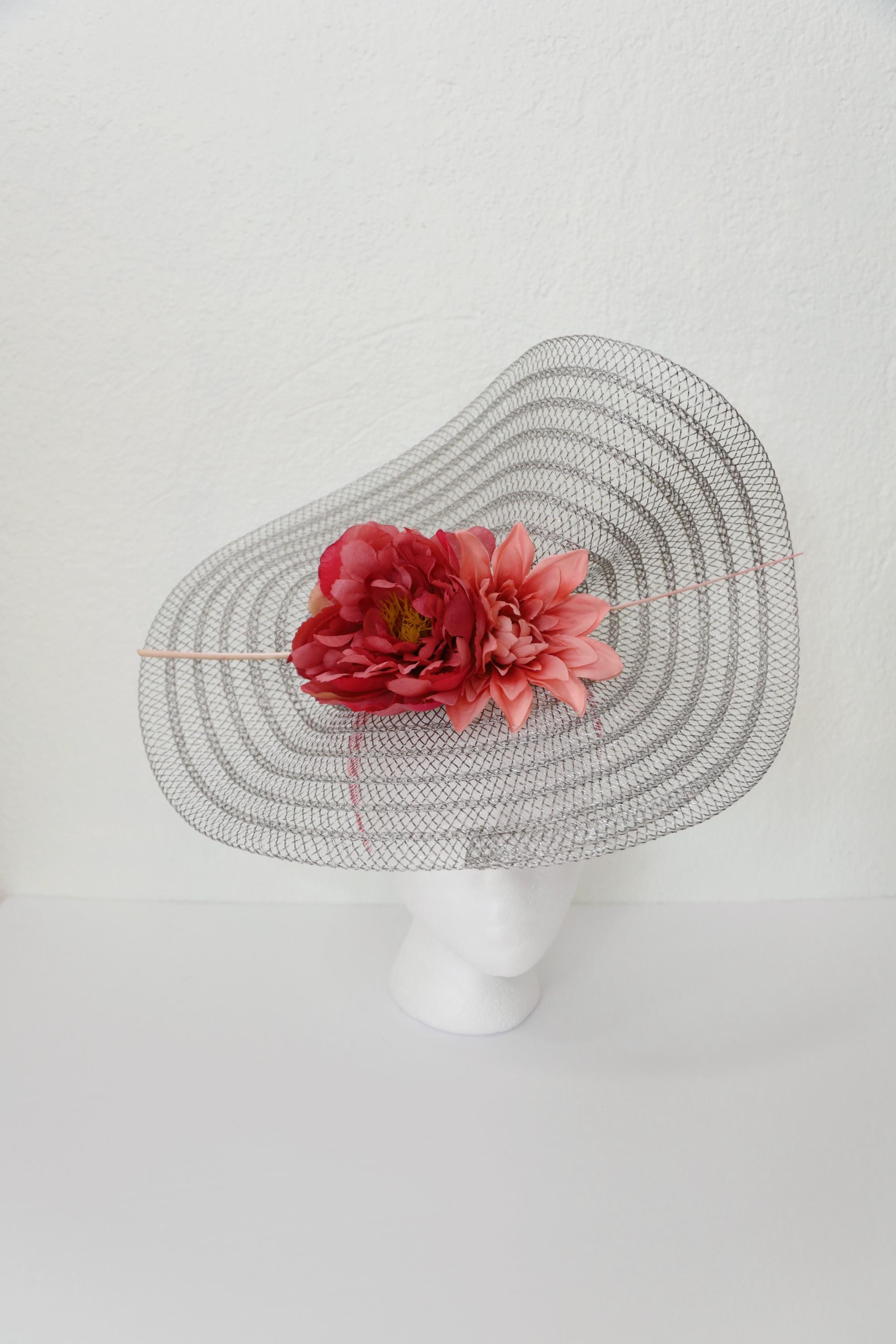 シルバーケンタッキーダービーハット、ピンククイルウェディングファシ