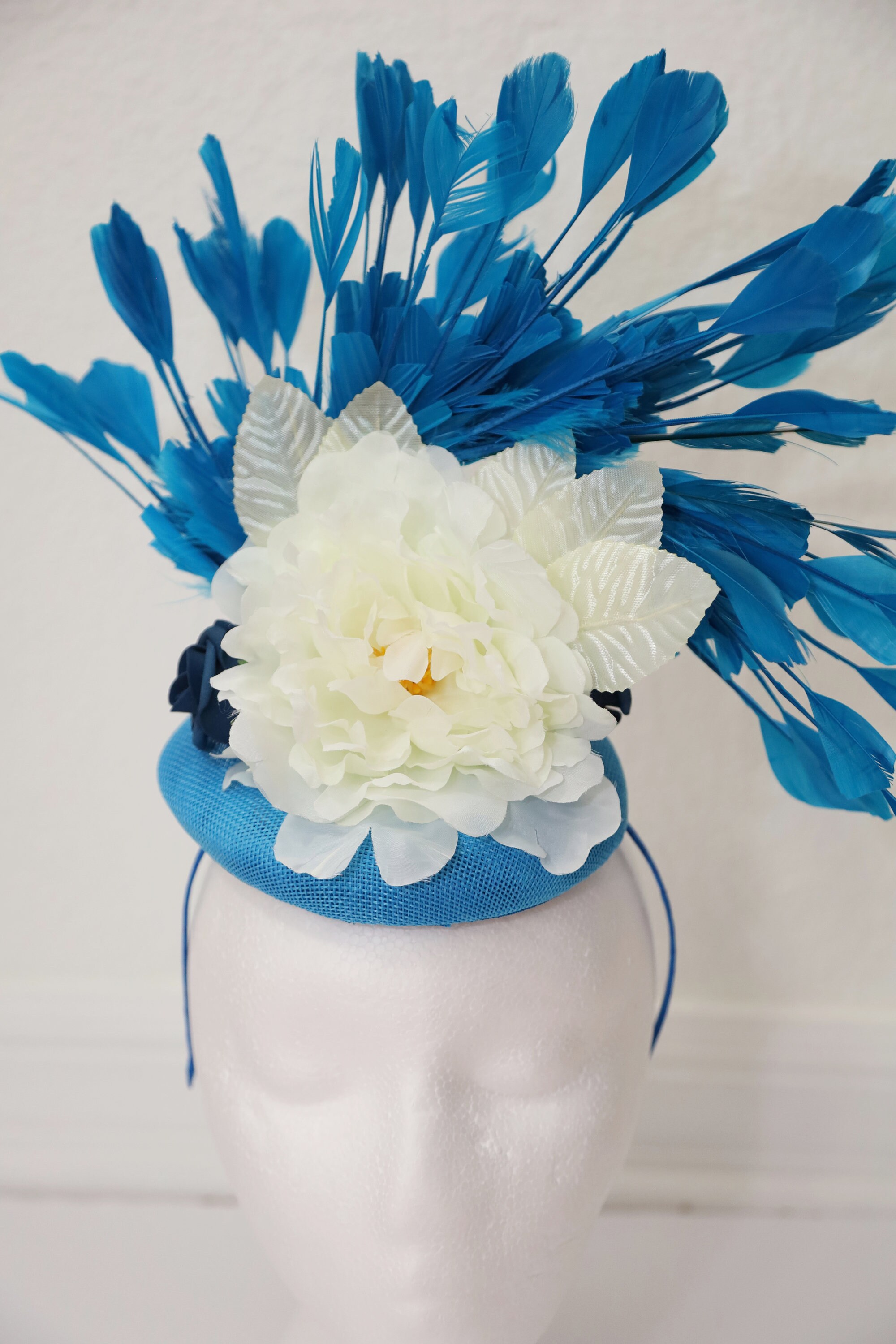 Kentucky Derby Flowerers Feathers Fascinator Blue White Hat  display picture 1