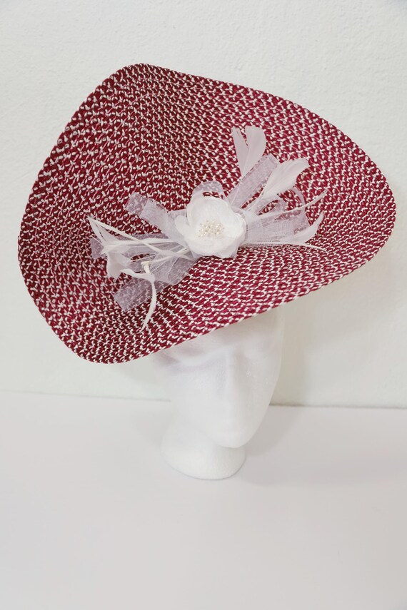 Fascinator hat burgundy & white VX2309 | Feather Fascinator | Feather Fascinator Hat  main image 2