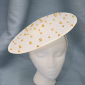 White Kentucky Derby Fascinator Golden Beads Hatinator Wedding Party Hat Ivory Round Hat Evening Party Fascinator Formal Event Hat Luncheon