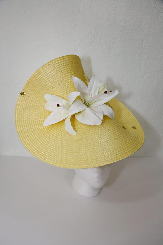Yellow Kentucky Derby Fascinator: White Lily Flower Wedding  display picture 1