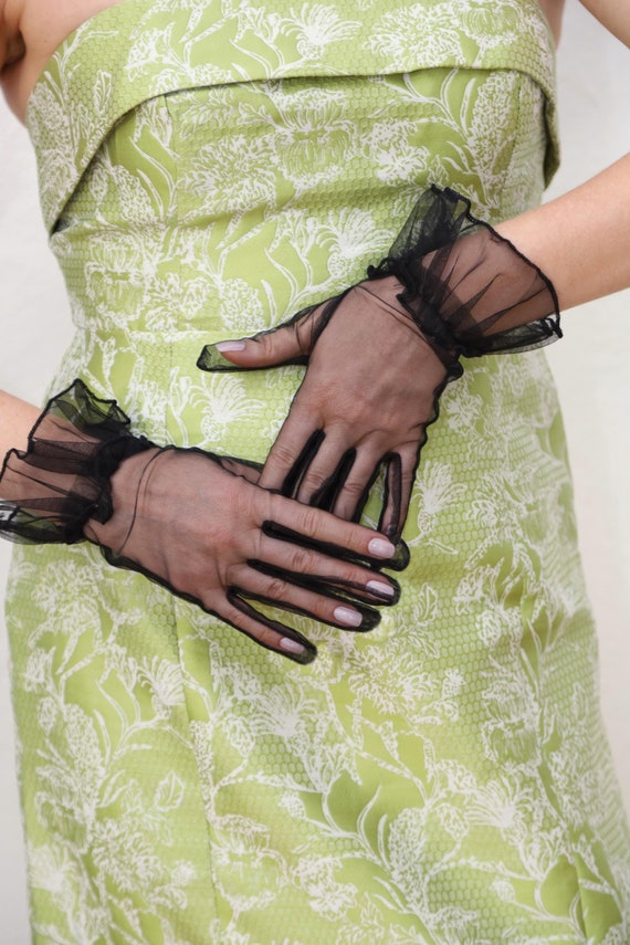 Black Wrist Length 9.5" Tulle Gloves Opera Sheer Gloves With Ruffle Party Mesh Lace Black Short Gloves Evening Wedding Formal Ball Prom