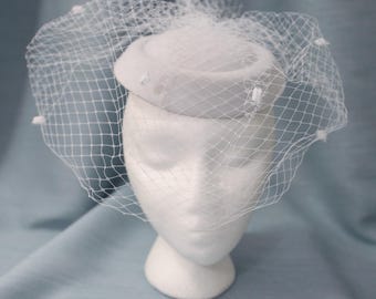 White Veil Hat Bridal Fascinator White Kentucky Derby White Hat Wedding Hat Bridal Shower Headband Tea Party Hat 1920s Pillbox Hat White