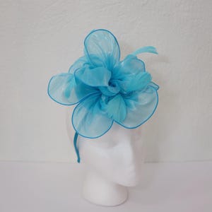 Light Blue Fascinator Kentucky Derby Organza Hat Bright Blue Wedding Guest Hat Blue Headband Tea Party Hat 1920s Pillbox Feathers Veil Hat