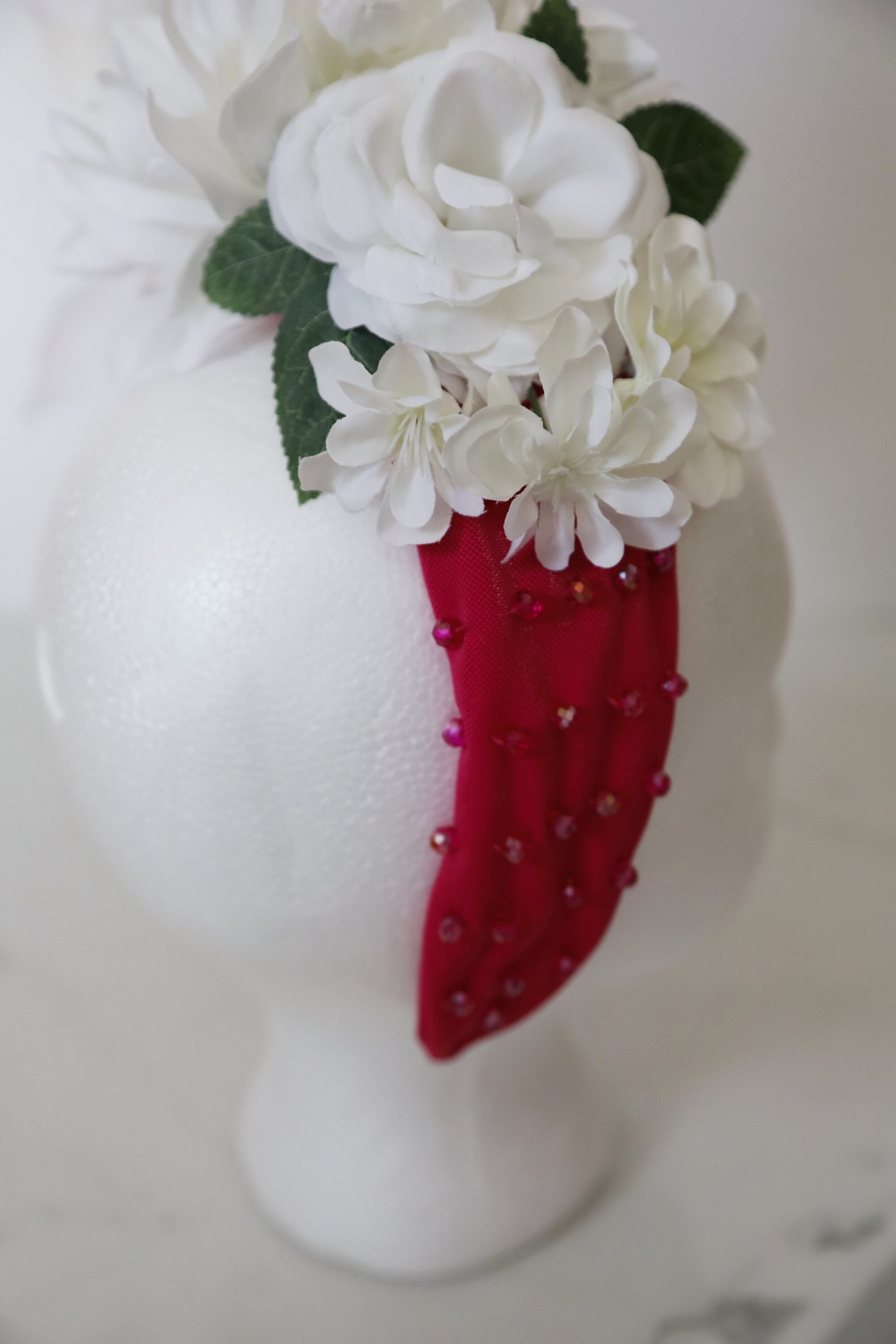White Headband White Flowers Feathers Kentucky Derby Hat  display picture 2