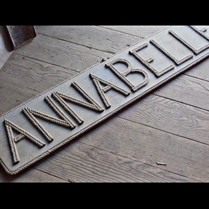 Cartello personalizzato con lettere in corda riciclata, fatto a mano su ordinazione, nome per neonato, regalo di inaugurazione della casa, cartello personalizzato con nome per bambino