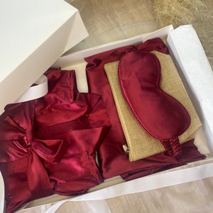 Coffret Demoiselle d'honneur Rouge Bordeaux - Personnalisable par Broderie