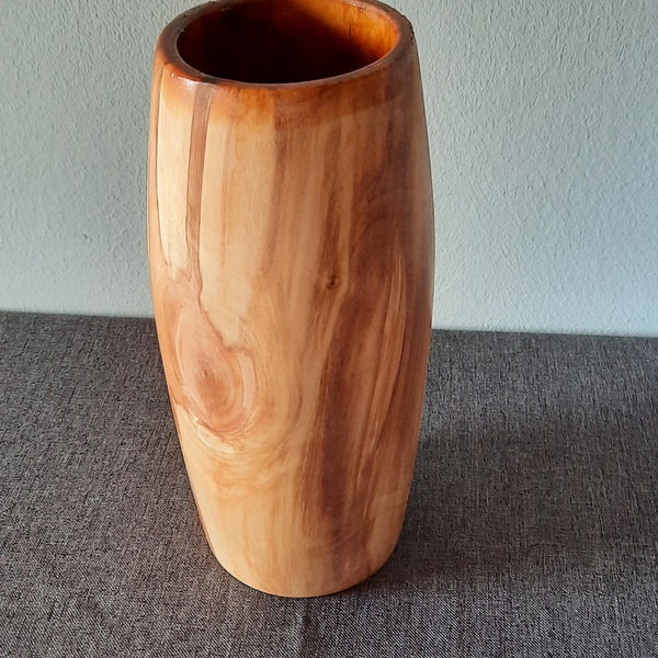 Vaso in legno tornito, sigillato con pece di botte