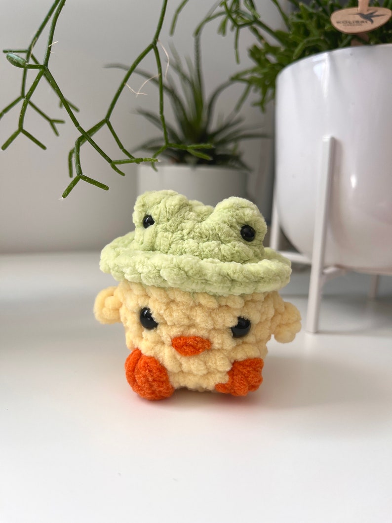 Mini poussin chapeau grenouille Bobby Peluche crochet image 2