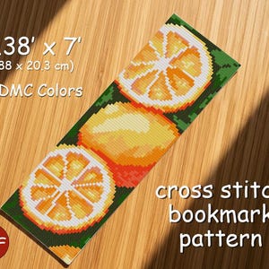 Könnte beinhalten: Ein Kreuzstich-Lesezeichenmuster mit einem Design aus Orangenscheiben. Das Lesezeichen ist 6,88 cm x 20,3 cm groß und verwendet 12 DMC-Farben. Der Text "cross stitch bookmark pattern" ist ebenfalls sichtbar.