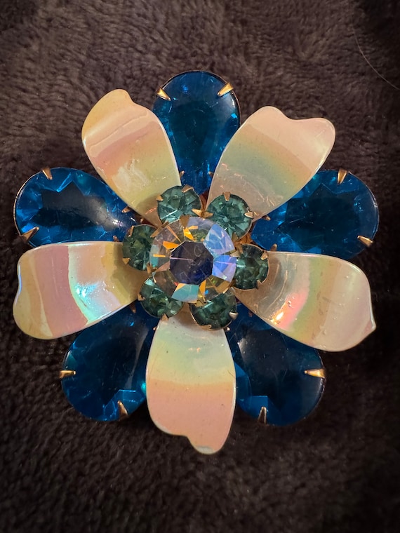 Vintage blue stone and gold petals broach