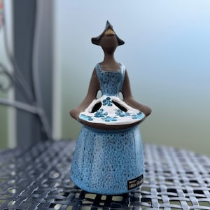 Ulla Skogh keramik blå damblommor vas figurin svensk keramik vintage skandinavisk konst gåva mors dag present torra blomsterdekor