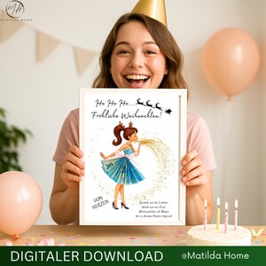 Lichtdurchflutetes Setting mit farbigem Weihnachts-Geldgeschenk-Poster als digitaler Download.