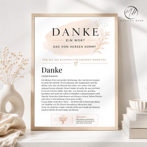 Op de afbeelding: Een ingelijste wanddecoratie met het Duitse woord Danke, wat bedankt betekent, inclusief een definitie en beschrijvende tekst. Het ontwerp bevat een zachte perzikkleurige aquarelachtergrond, een fijne lijntekening van een bloemtak en een hartje.