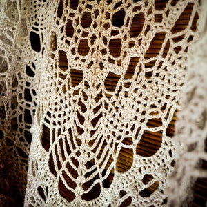 Bufanda de crochet calada, Misty Webs imagen 7